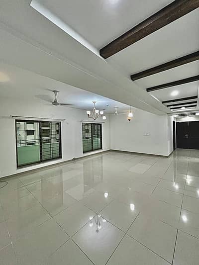 10 MARLA 3 BEDROOM 8TH FLOOR APARTMENT AVAILABLE FOR RENT