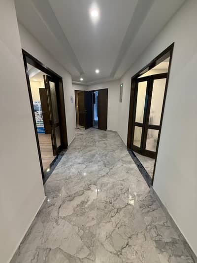 13 MARLA 4 BEDROOM APARTMENT AVAILABLE FOR RENT