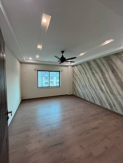 12 MARLA 4 BEDROOM 1ST FLOOR APARTMENT IS AVAILABLE FOR RENT