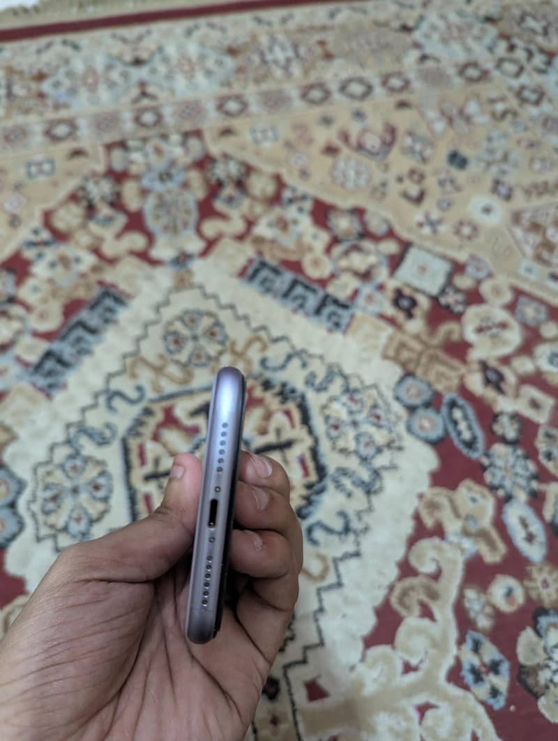 Apple iPhone 11 3