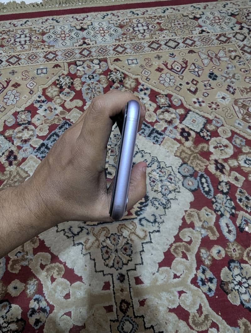 Apple iPhone 11 4