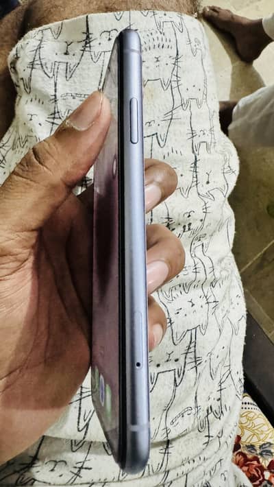 Apple iphone 11 sim locked 64gb for sell