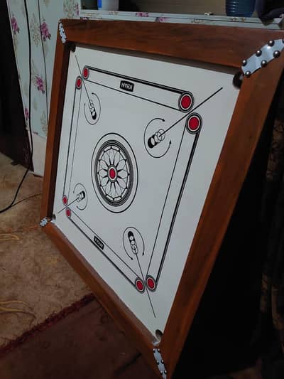 Carrom board