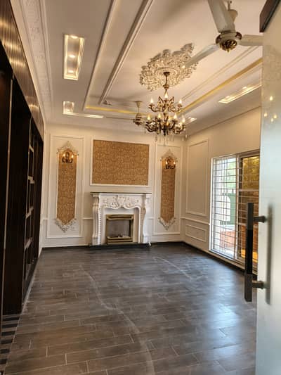 10 Marla House For Rent In Paragon City Lahore
