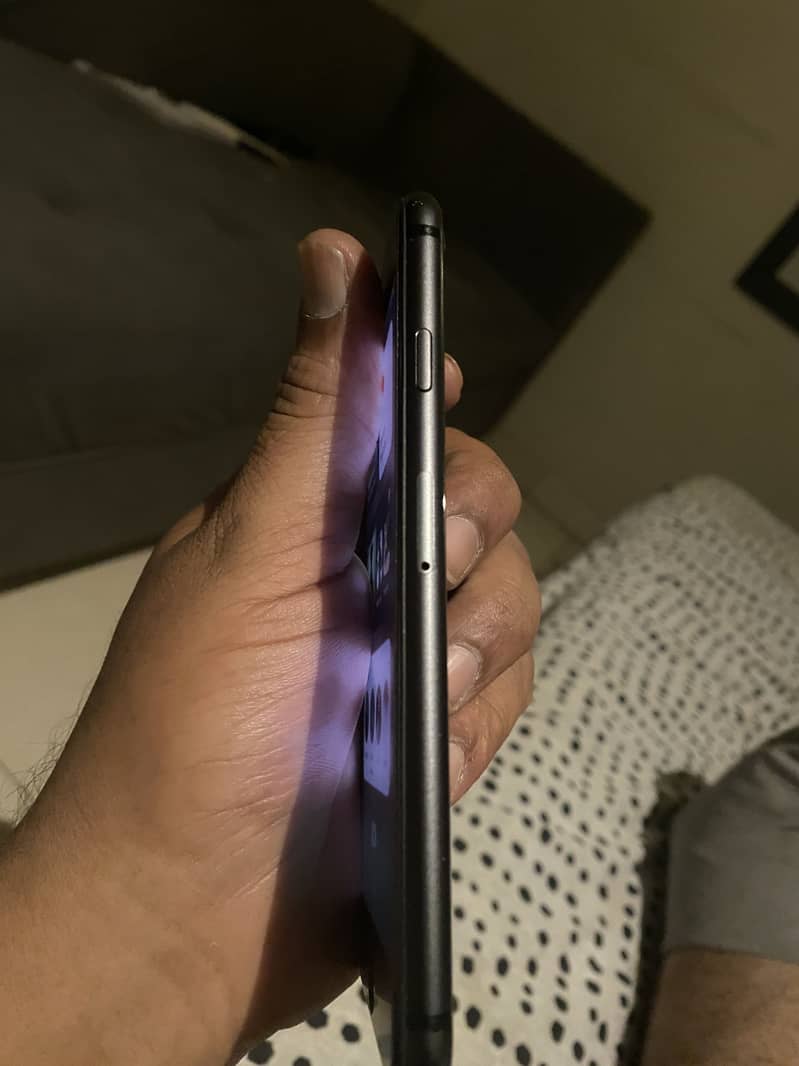 Apple iPhone 8 3