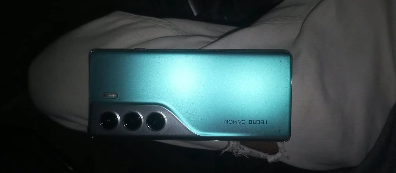Tecno CAMON 40 Pro 0