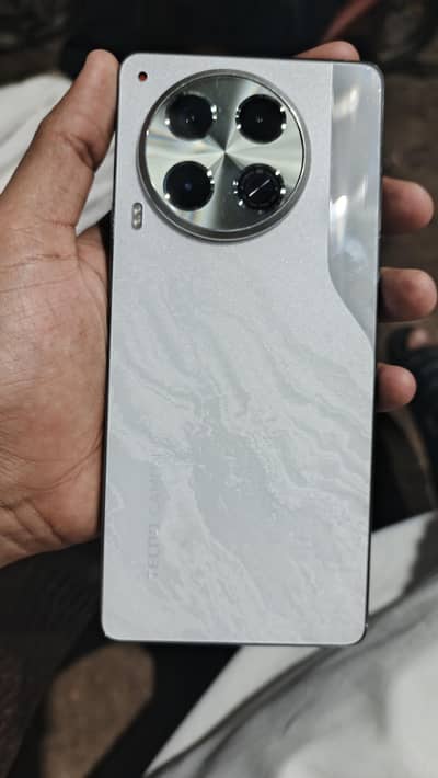 Tecno CAMON 30