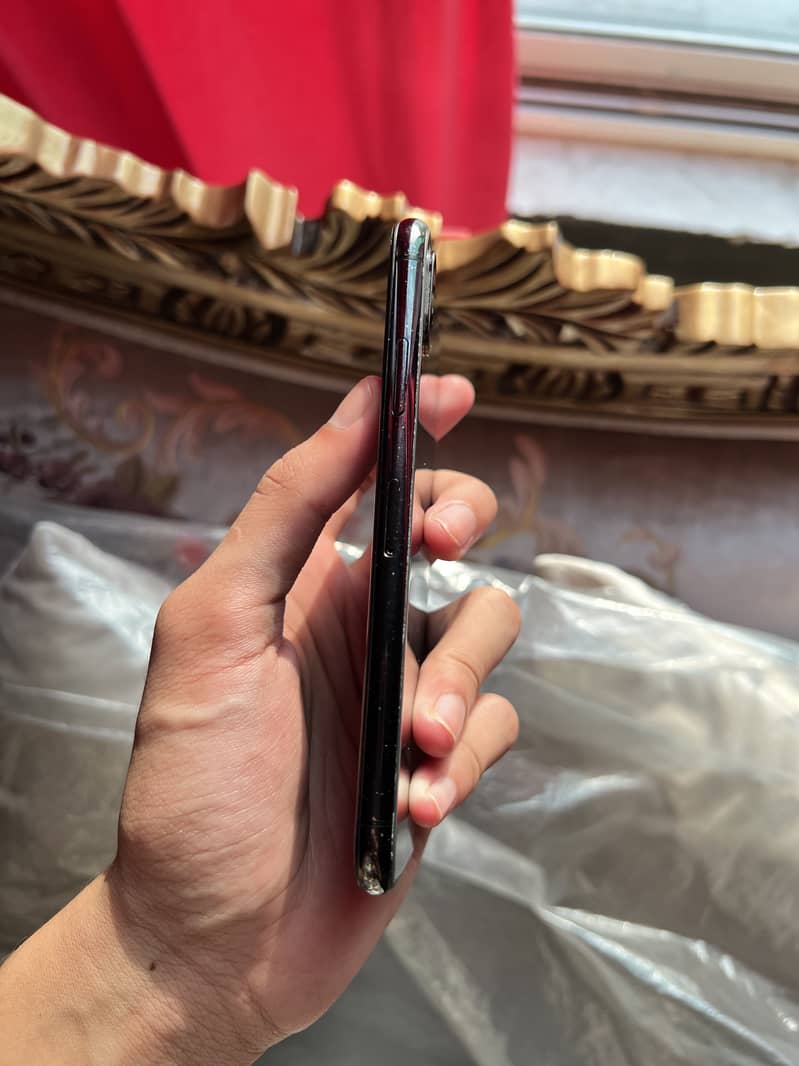 Apple iPhone XS 1