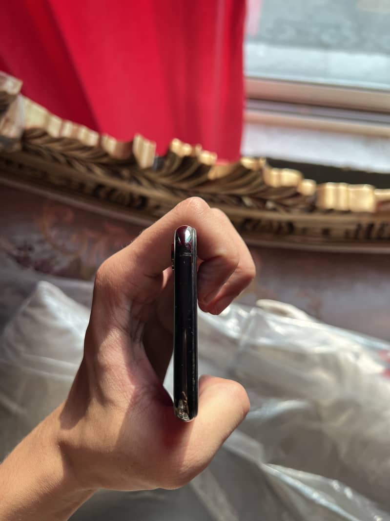 Apple iPhone XS 4