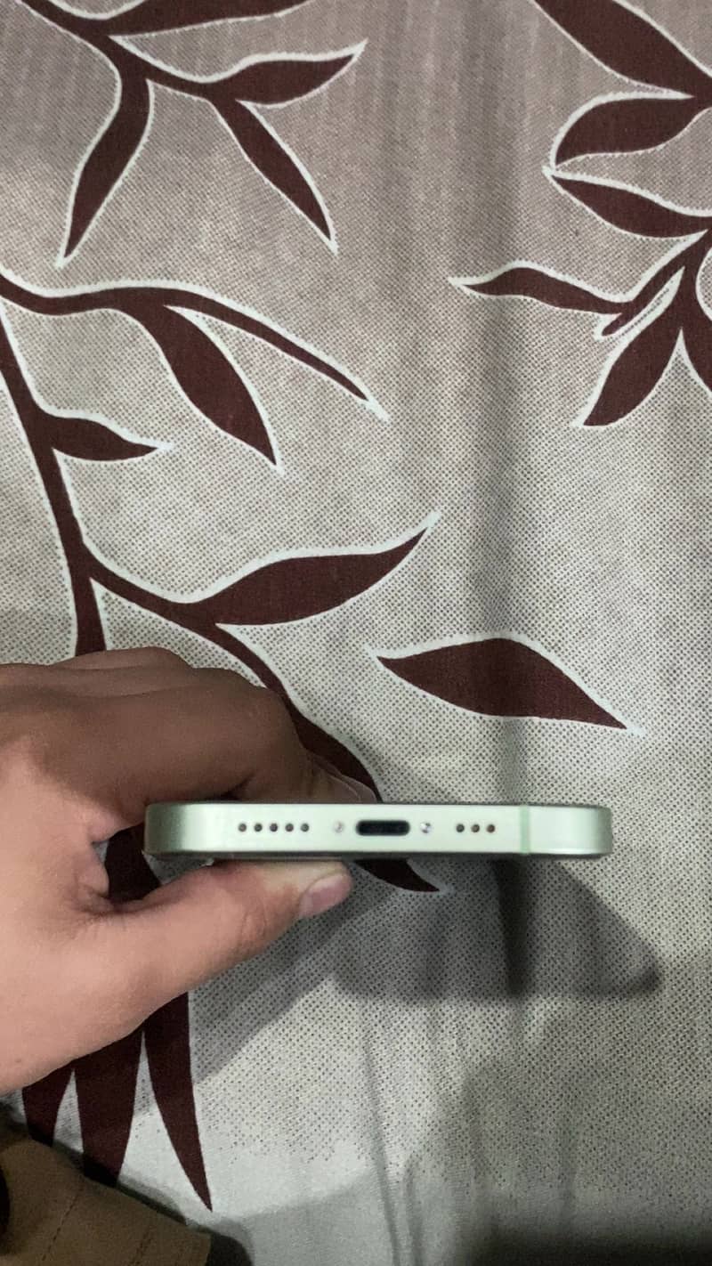 Apple iPhone 12 4