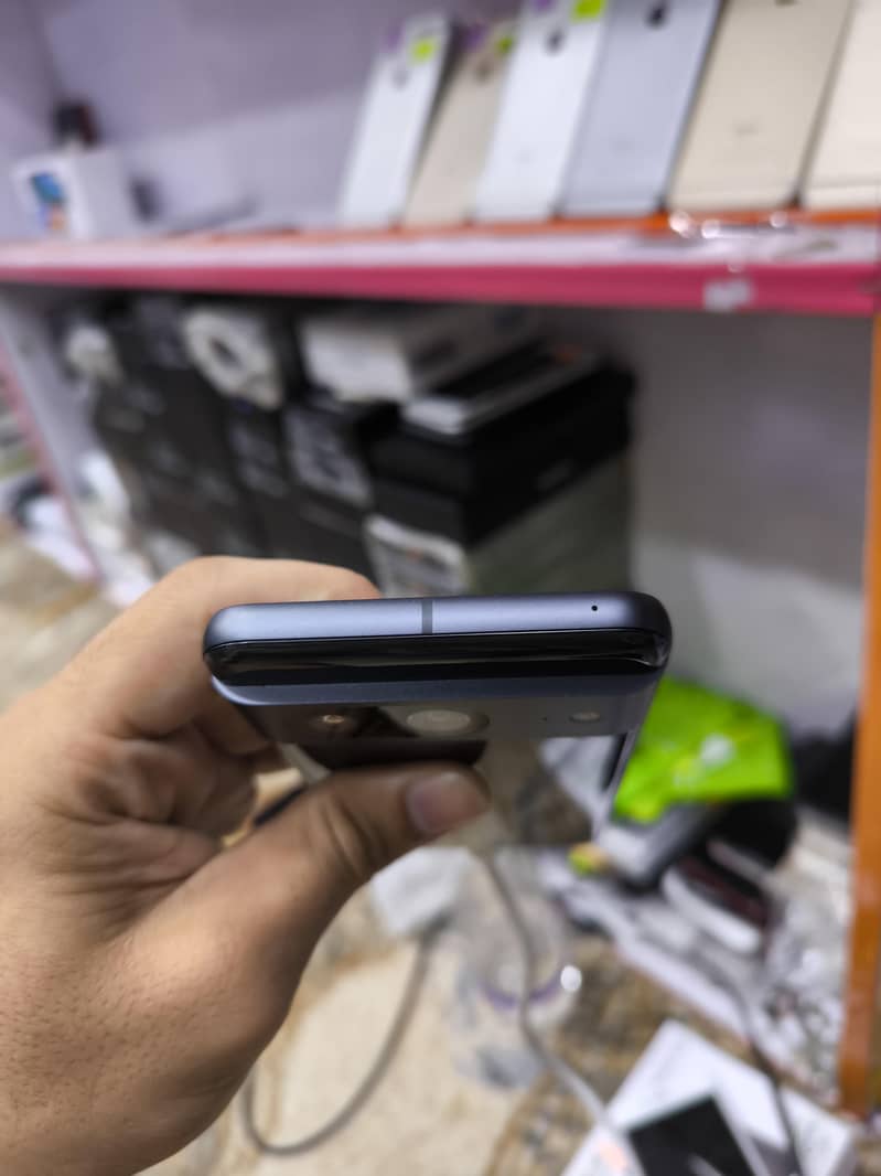 Google Pixel 8 4