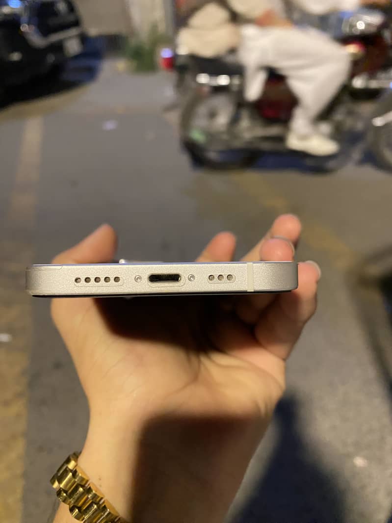 Apple iPhone 12 1