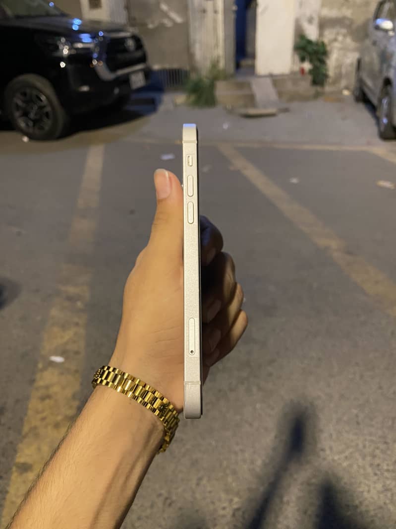 Apple iPhone 12 6