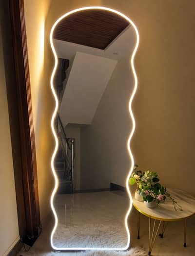  Beautiful Wavy Shape Full Length Mirror with Golden LED Light