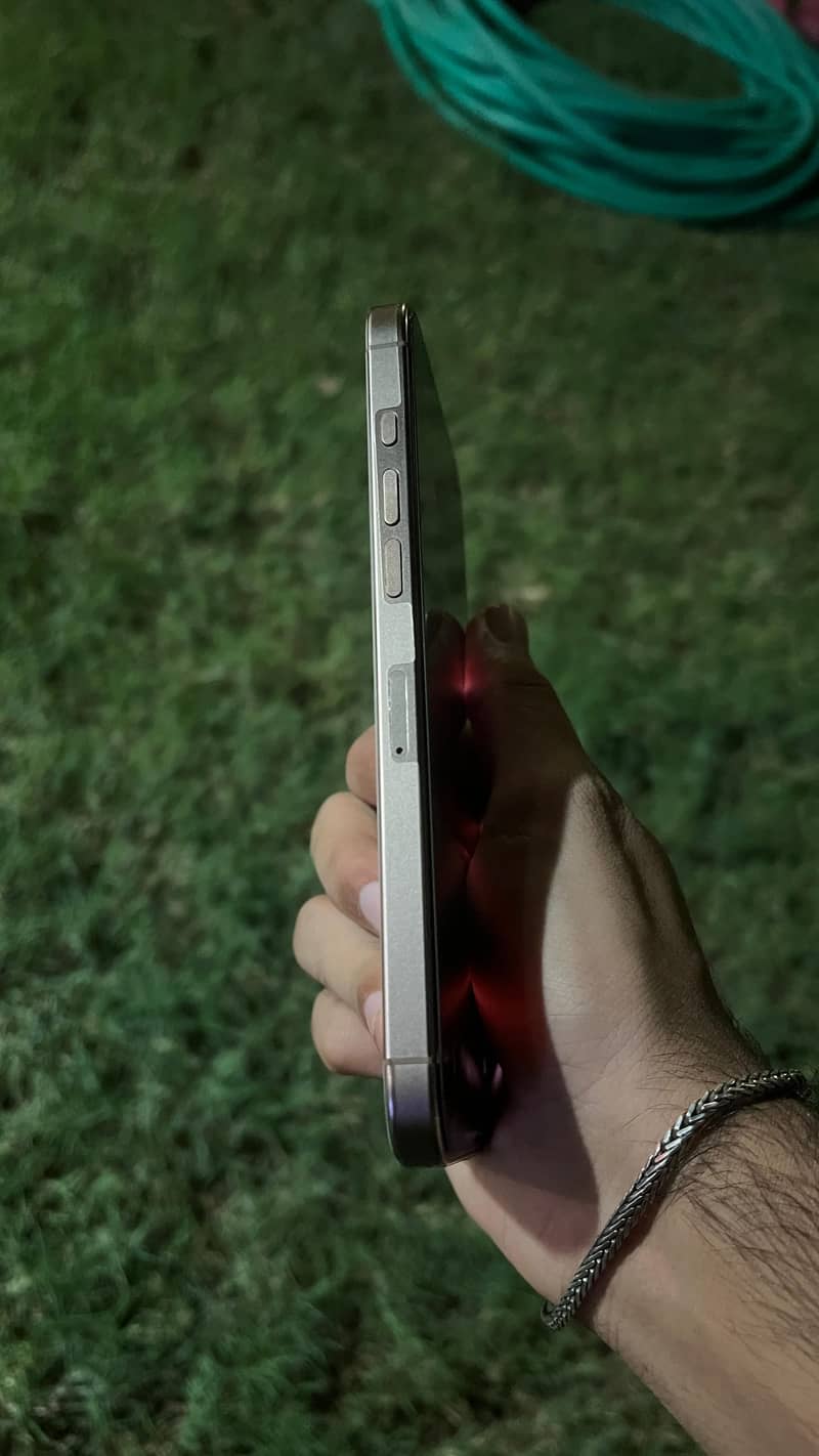 Apple iPhone 16 Pro Max 3