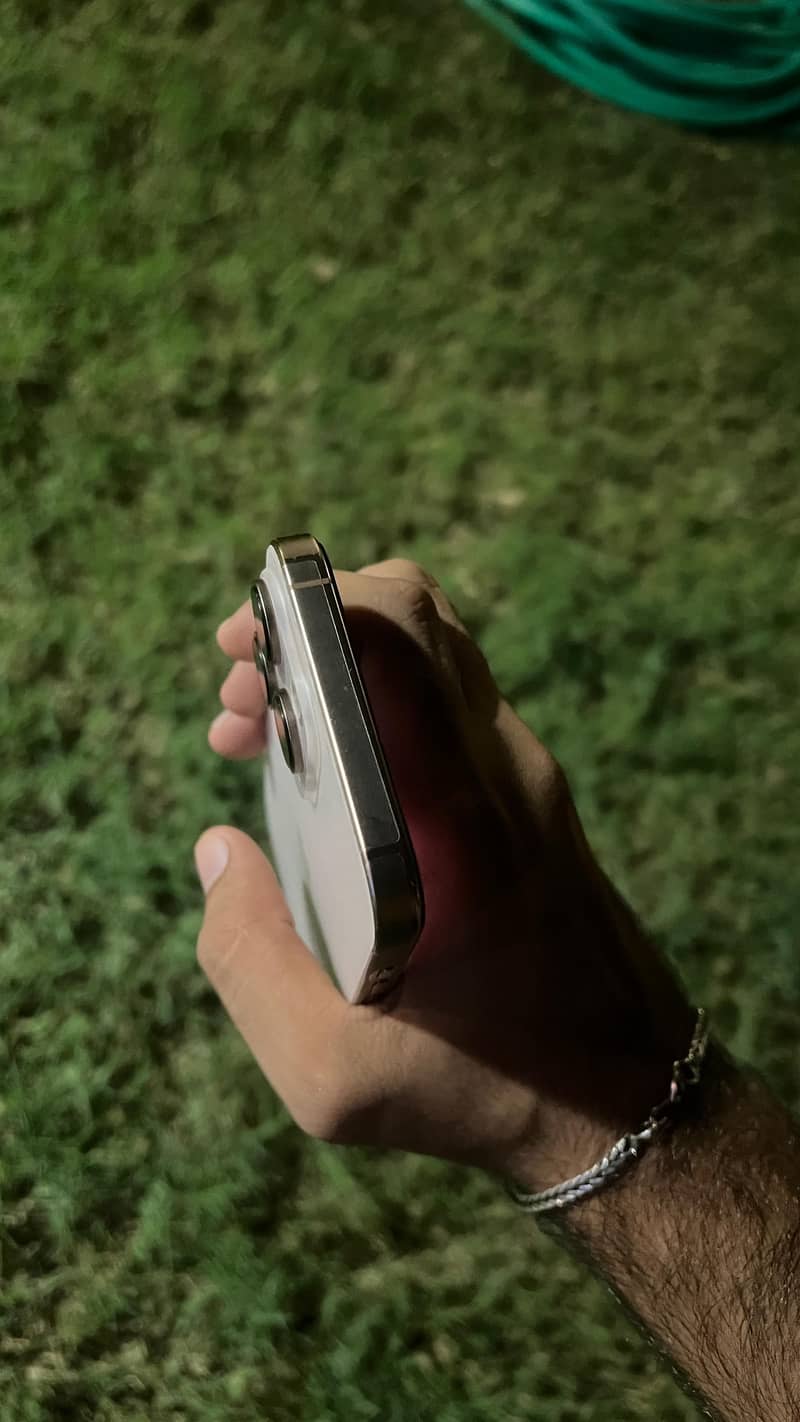 Apple iPhone 16 Pro Max 5