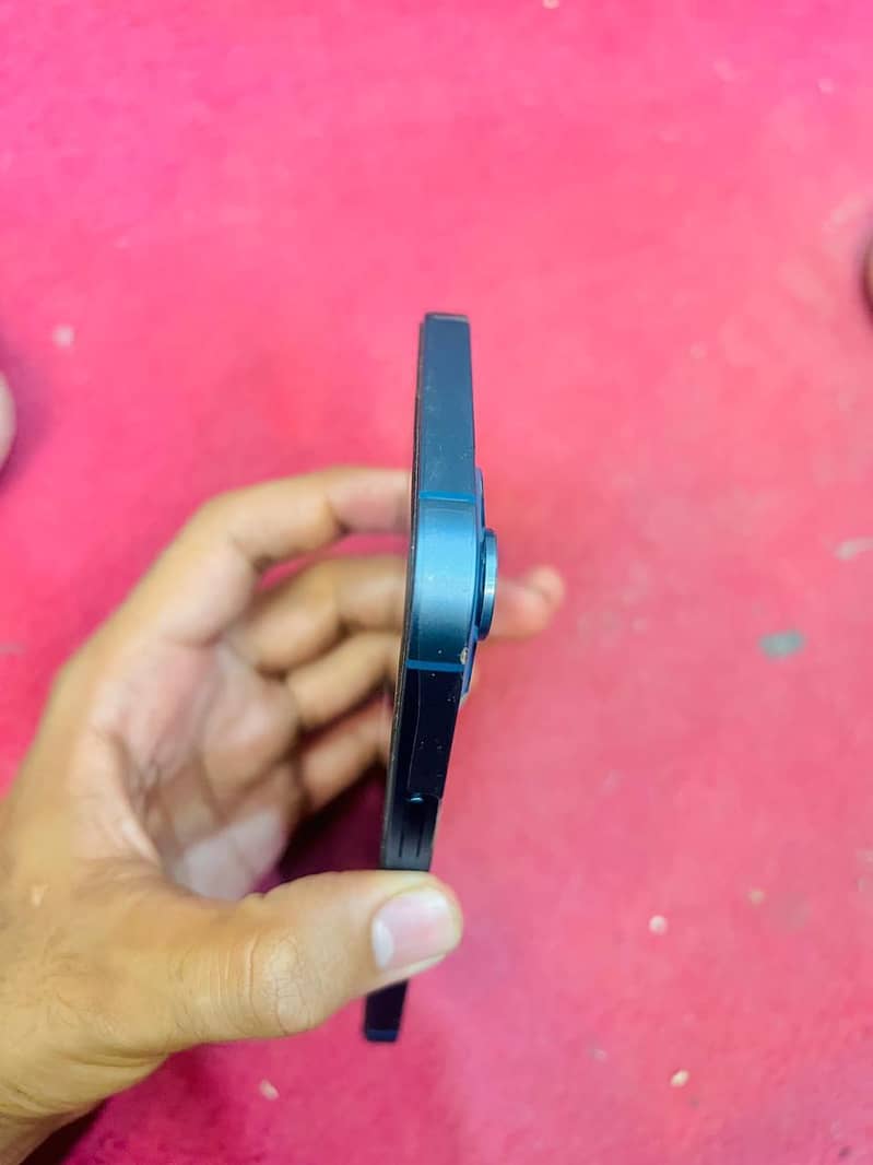 Apple iPhone 13 2