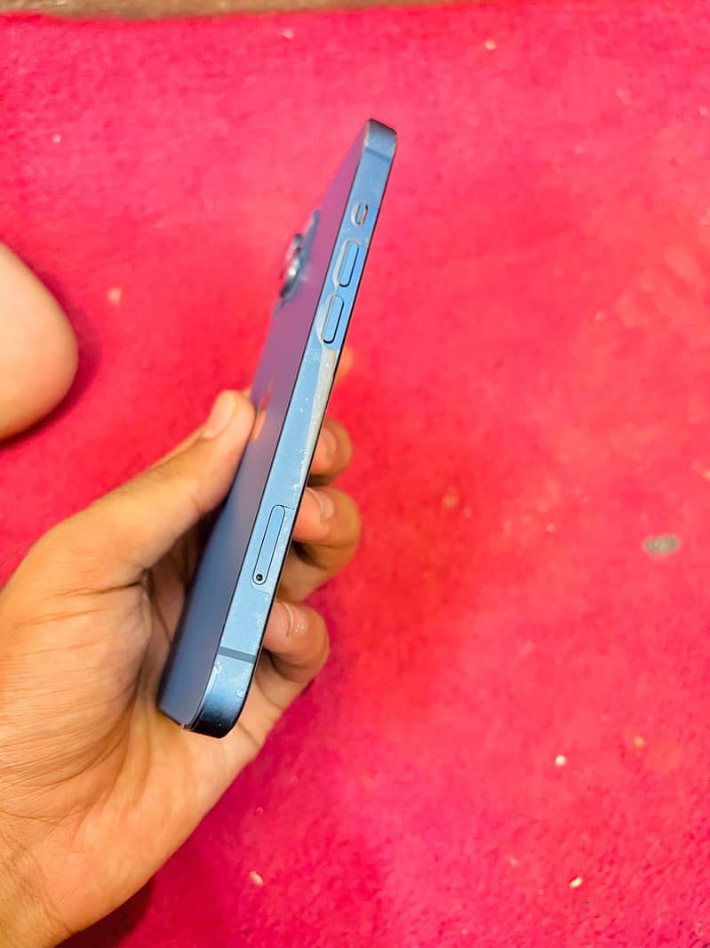 Apple iPhone 13 4