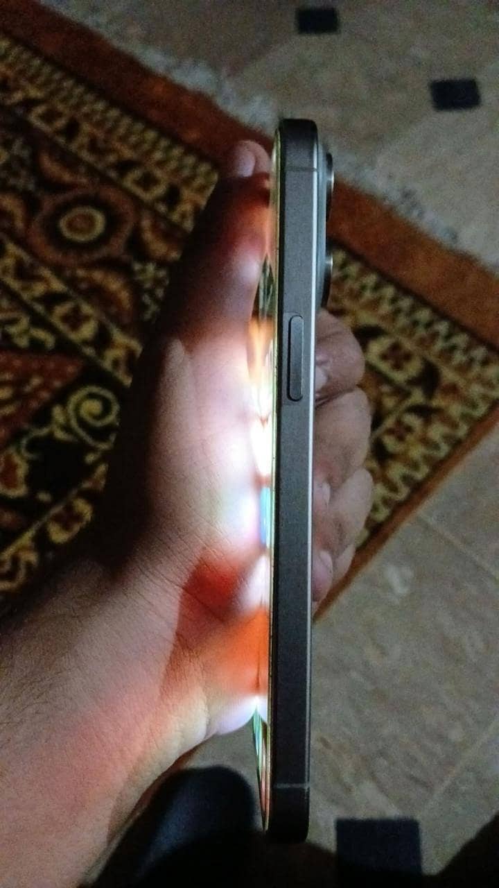 Apple iPhone 15 Pro Max 2