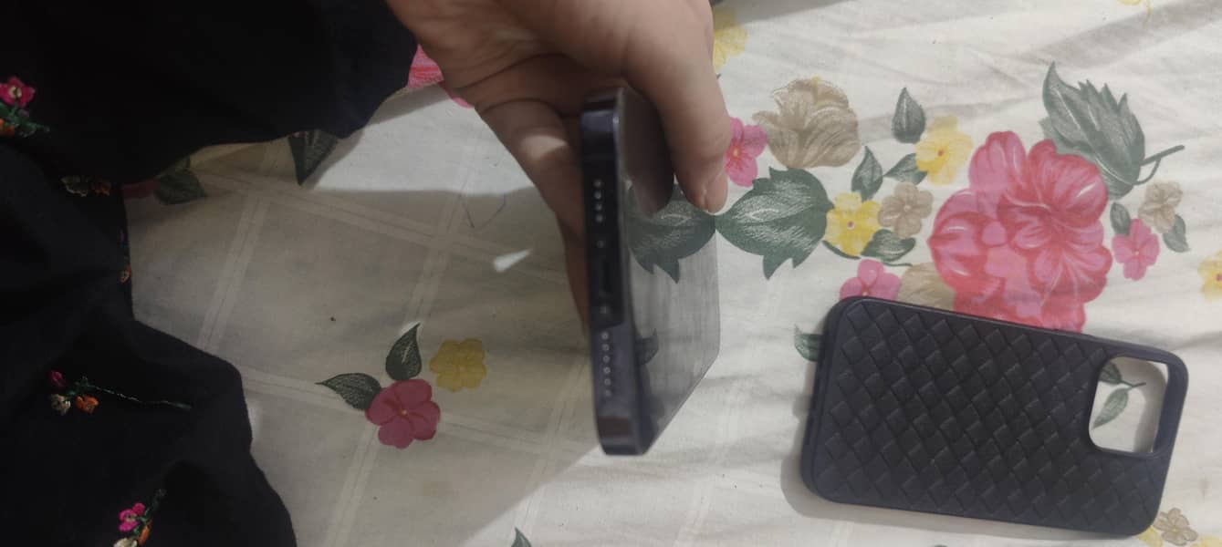 Apple iPhone 14 Pro Max 0
