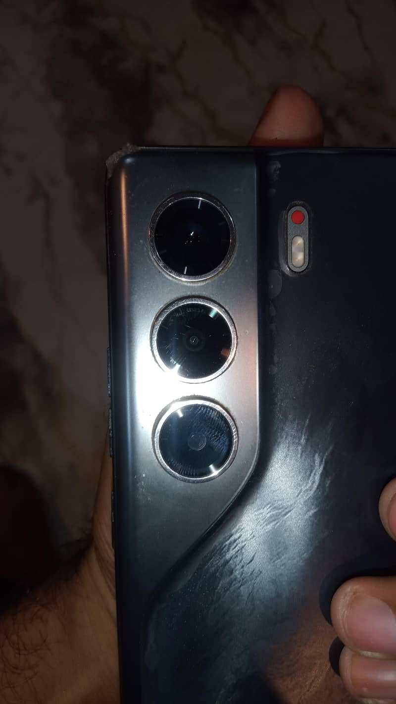 Tecno CAMON 40 Pro 4