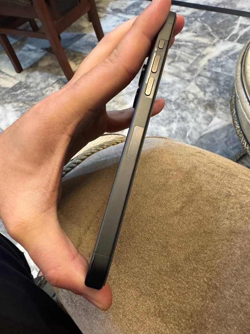 Apple iPhone 15 Pro Max 2