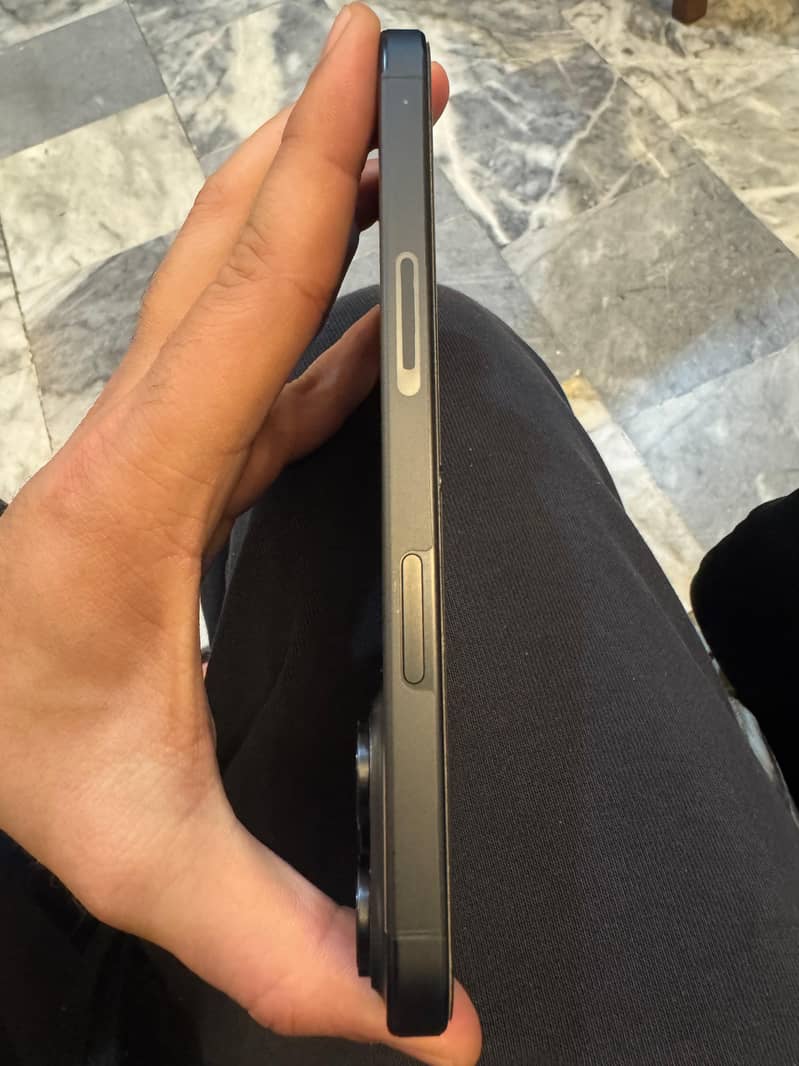 Apple iPhone 15 Pro Max 3