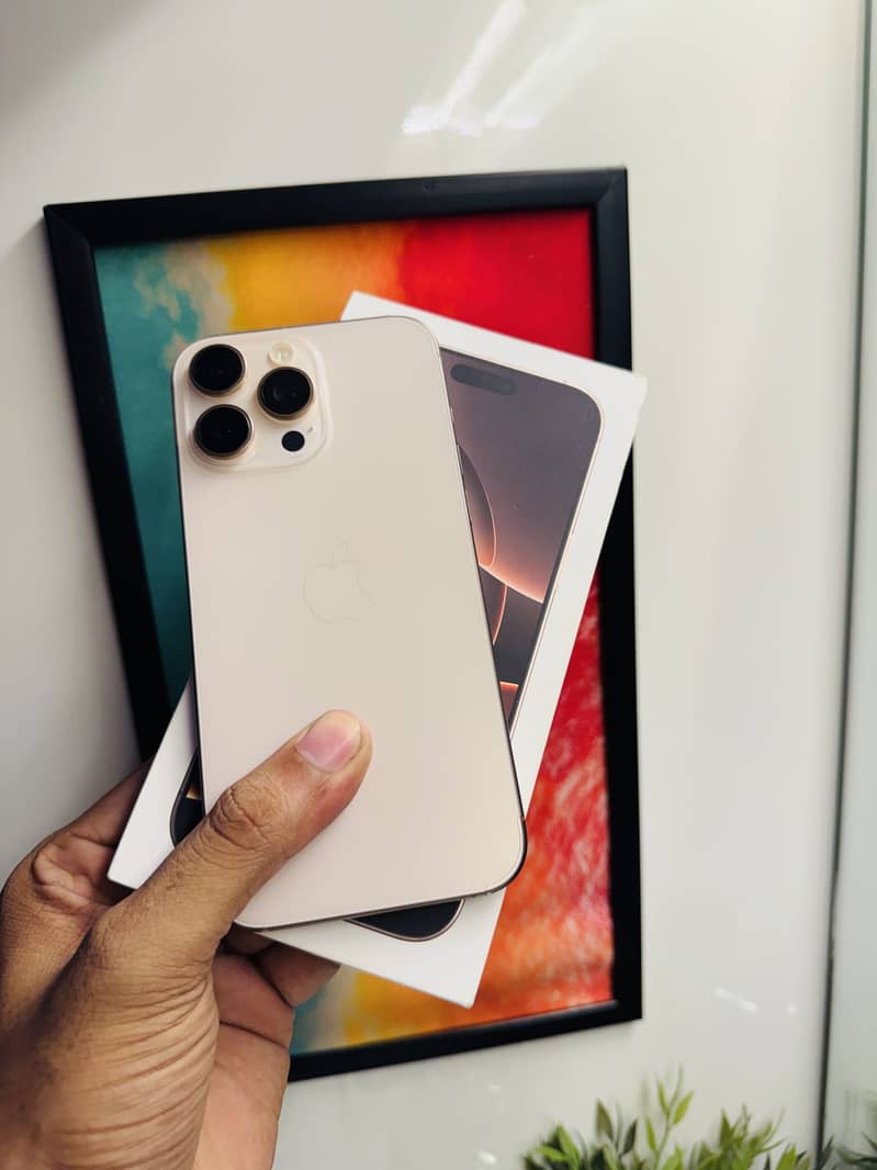Apple iPhone 16 Pro Max 0