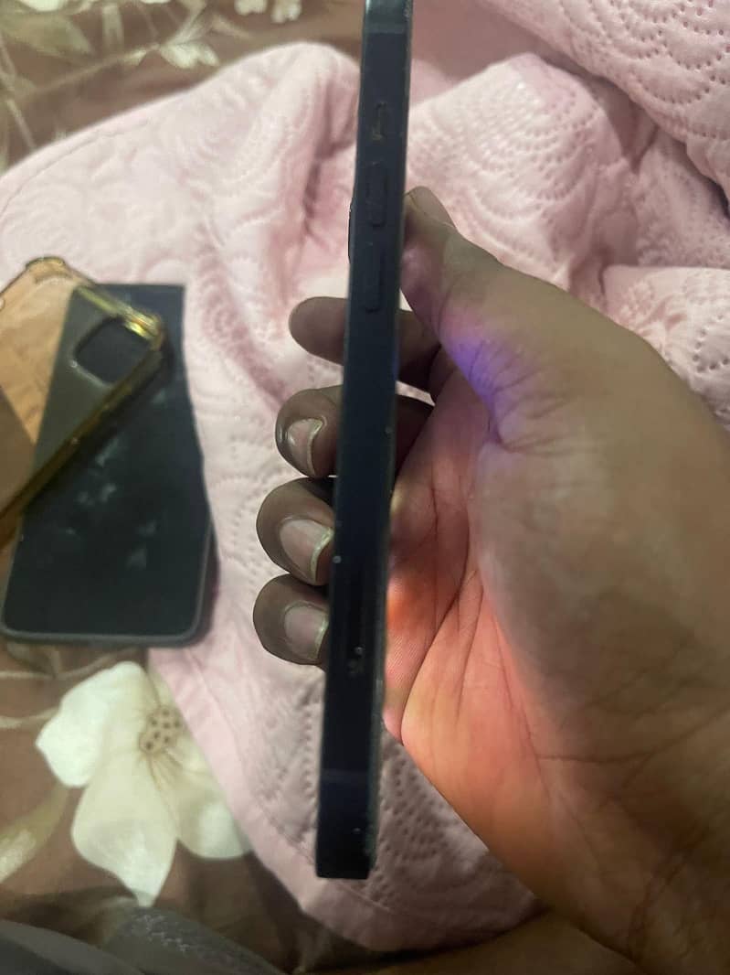 Apple iPhone 13 1