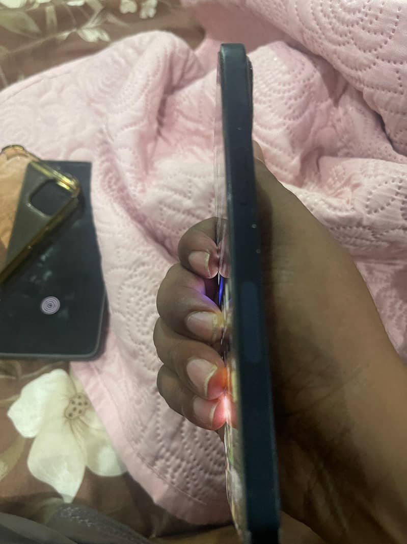 Apple iPhone 13 2