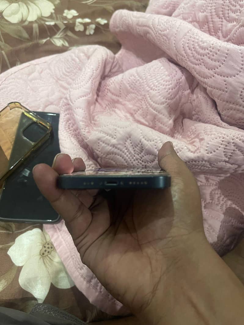 Apple iPhone 13 3