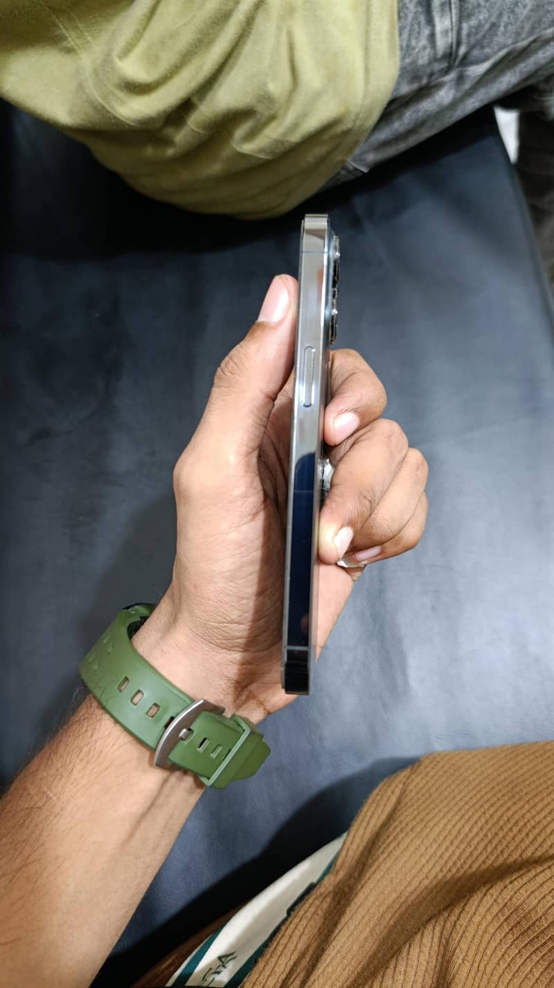 Apple iPhone 13 Pro 1