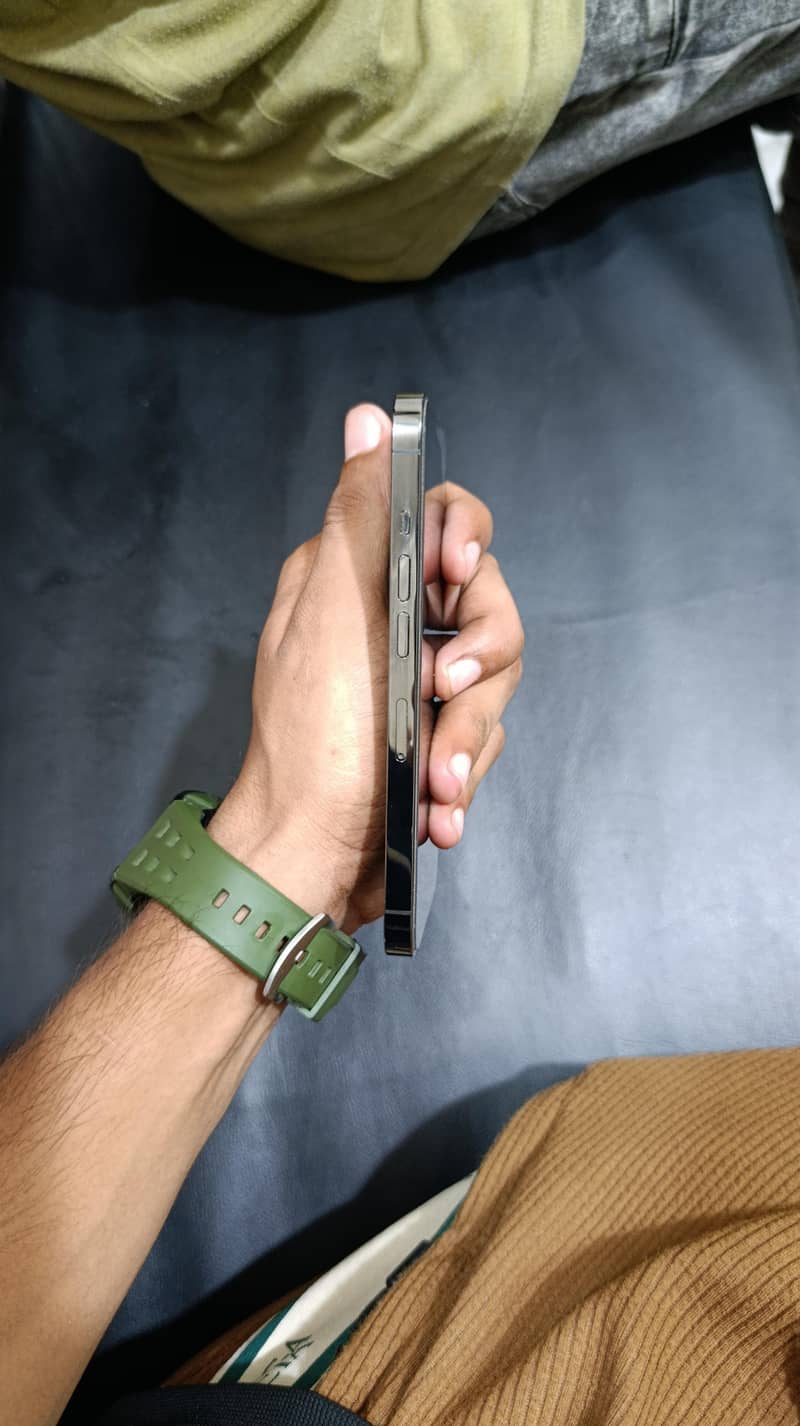 Apple iPhone 13 Pro 2