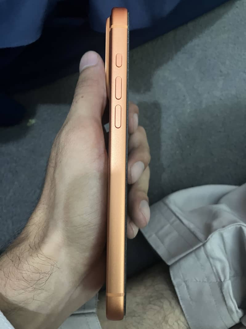 Apple iPhone 17 Pro Max 4
