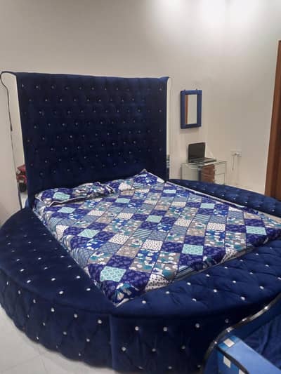 high back round mirror bed posish