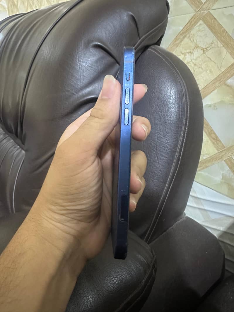 Apple iPhone 12 6