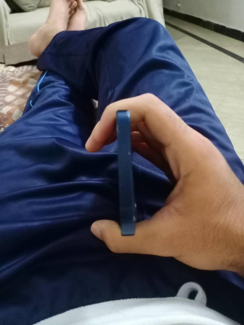 Apple iPhone 12 3