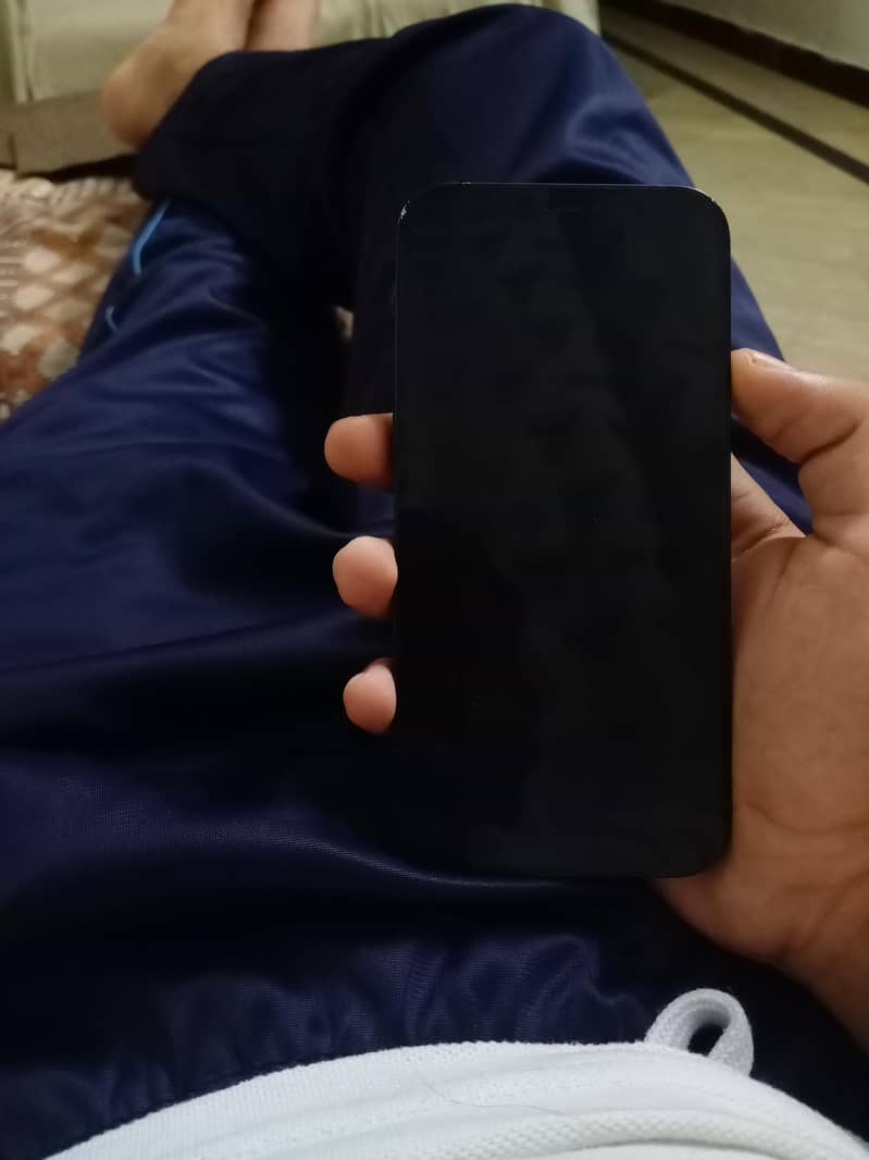 Apple iPhone 12 6