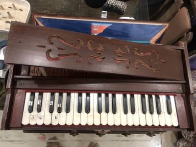 Harmonium urgently sale