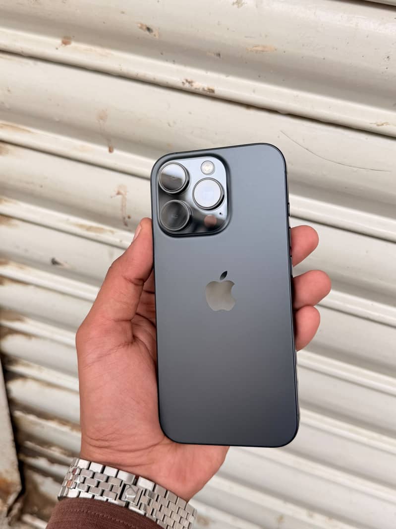 Apple iPhone 16 Pro 0