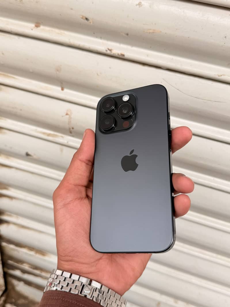Apple iPhone 16 Pro 2