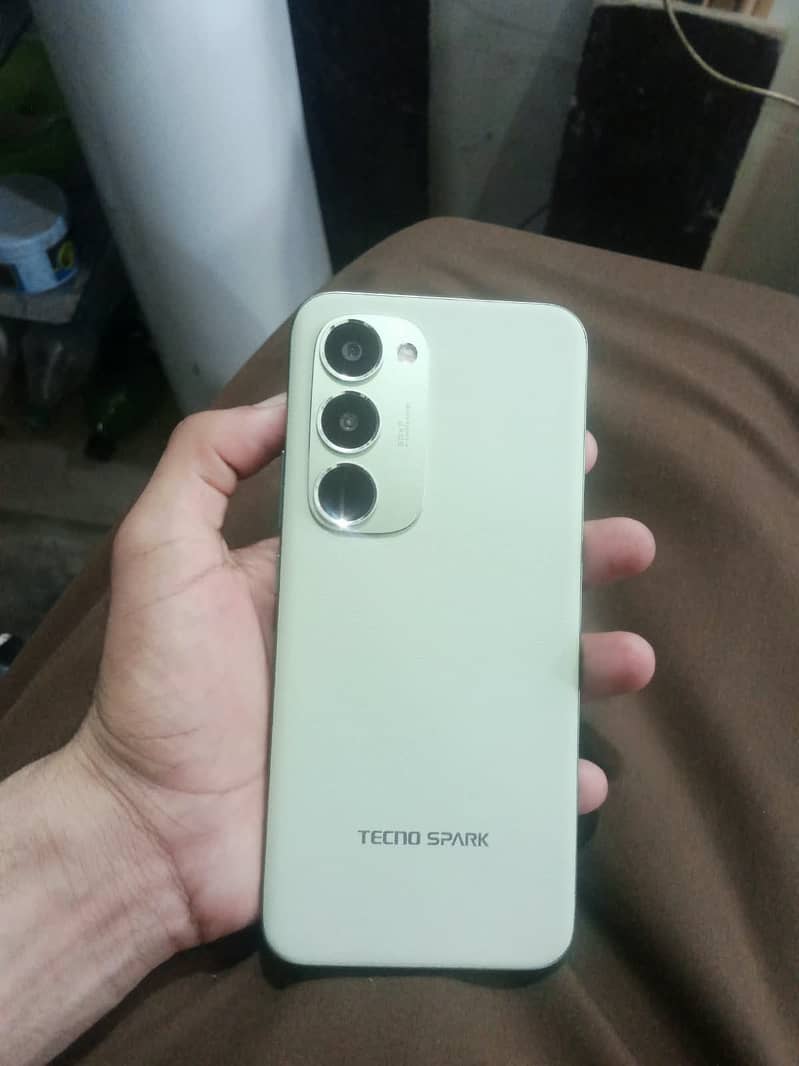 Tecno spark 40 pro plus 0