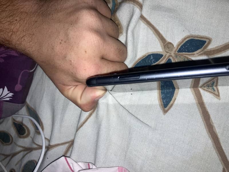 Apple iPhone 11 4