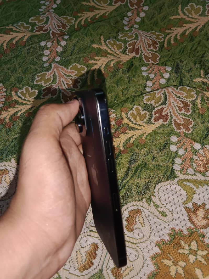 Apple iPhone 15 Pro Max 1