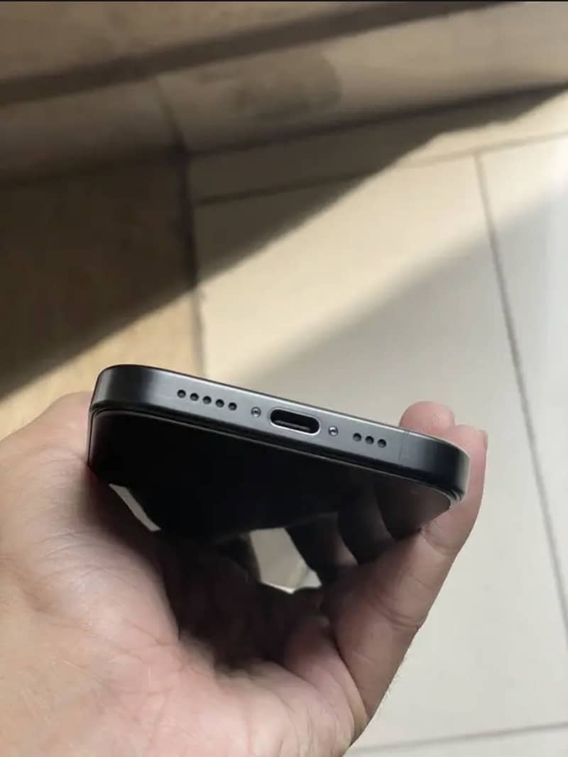 Apple iPhone 15 Pro 1
