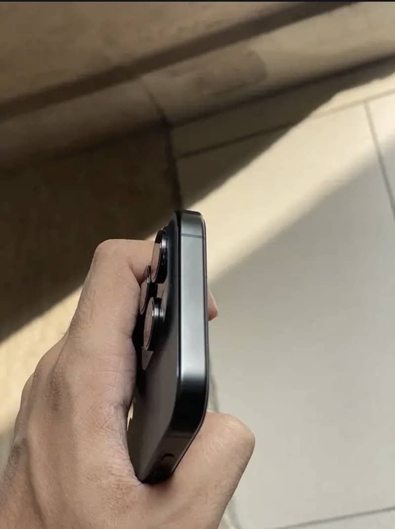 Apple iPhone 15 Pro 2