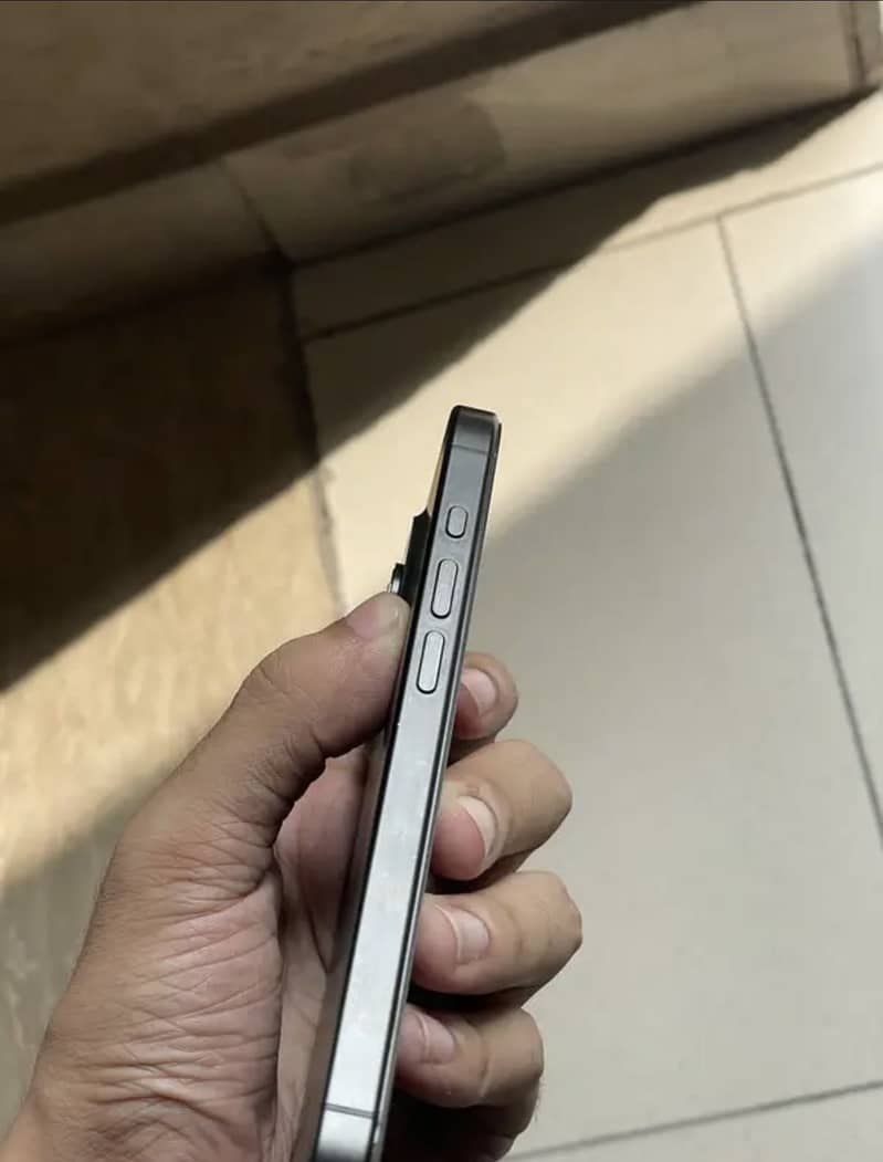 Apple iPhone 15 Pro 3