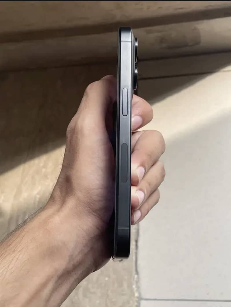 Apple iPhone 15 Pro 4