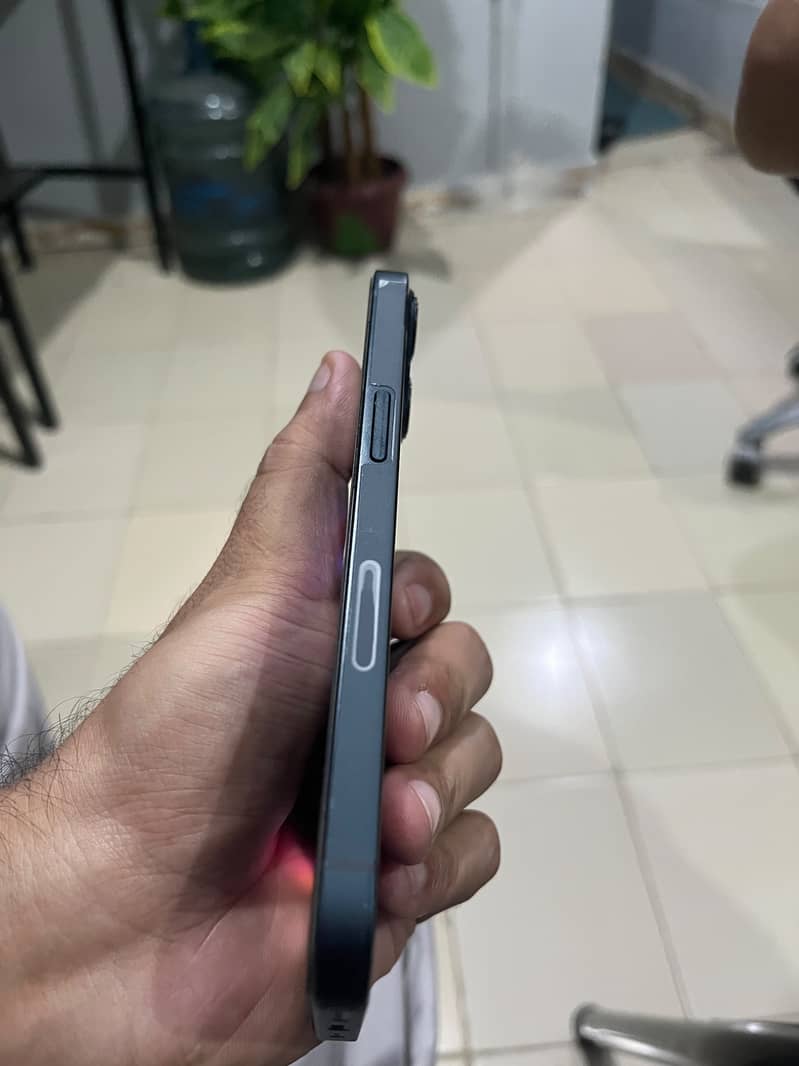 Apple iPhone 13 5