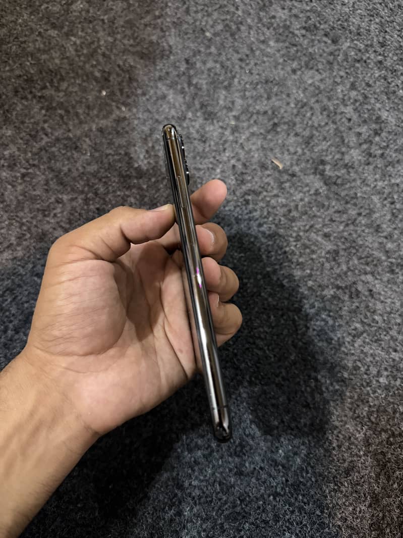 Apple iPhone 11 Pro Max 1